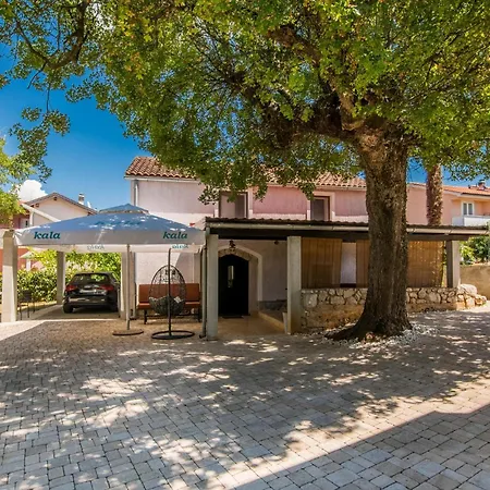 Amazing In Dubasnica With Wifi Holiday home Malinska