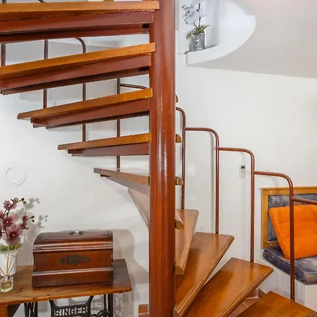 2 Bedroom Gorgeous In Dubasnica Ferienhaus *